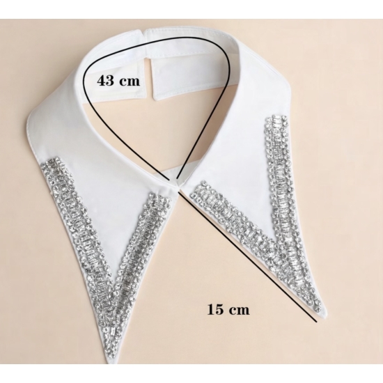 Elegancki kołnierzyk ozdobny zdobiony kryształkami – luksusowy detal, który w kilka chwil odmieni każdą stylizację.